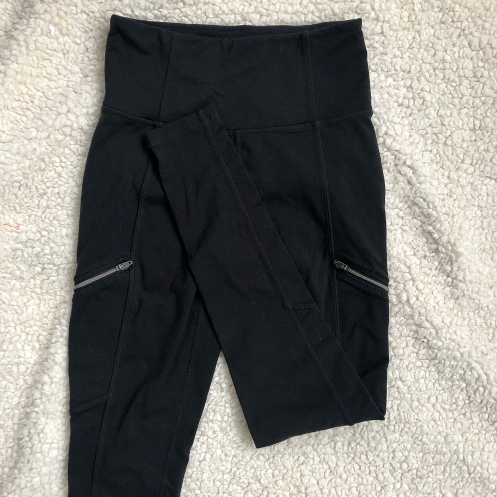 XS Athleta workout legggings with zipper pockets!